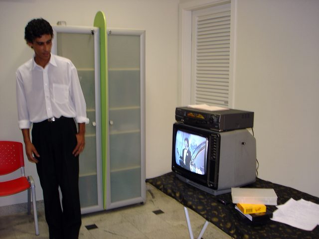 Wander utilizando um v�deo como exemplo em sua confer�ncia