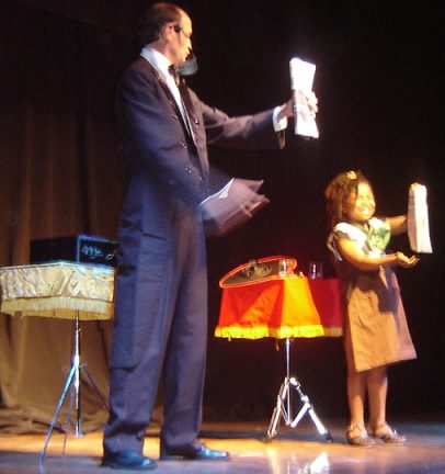 S�cio correspondente Mr. Ayres na competi��o de Magia para crian�as