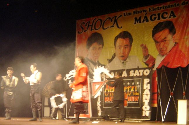 Orientel Magic Show em um dos espet�culos de gala no teatro