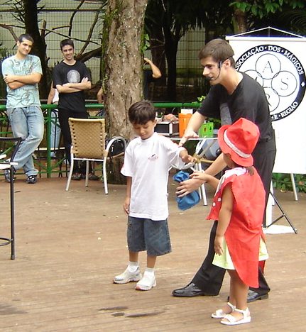 Fabian Rodrigues e sua especialidade, a Magia para Crianças