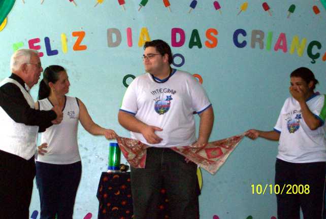 At� mesmo os profissionais da entidade participaram das m�gicas