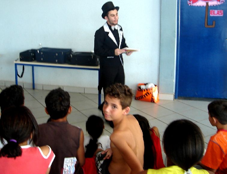 M�gico Jorge Amaral na escola Tereza Ciambelli Gianini