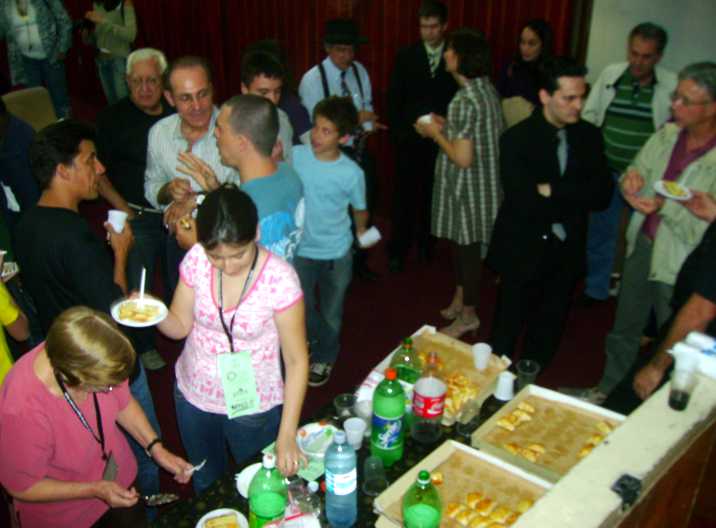 Ap�s o espet�culo, coffee-break de confraterniza��o de anivers�rio da A.M.S.R.