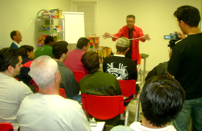 Magoo iniciando a confer�ncia com um n�mero de cordas