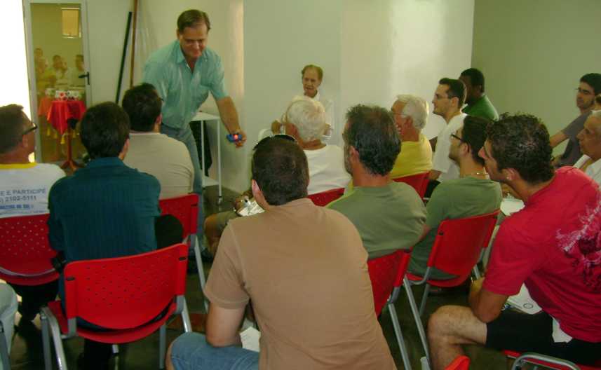 Roberto, e a sua confer�ncia de m�gica eletr�nica