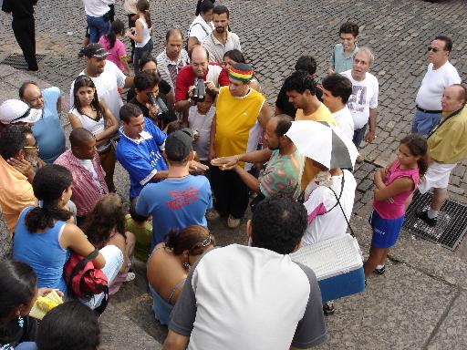Apresenta��o nas ruas da cidade hist�rica de Ouro Preto