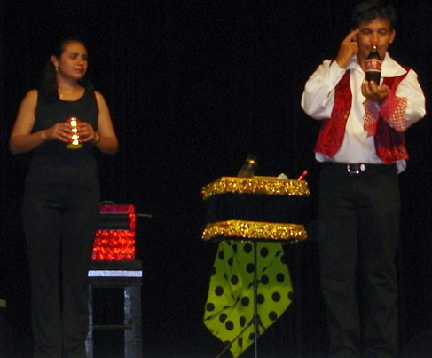 M�gico Torrine e sua partner Juliana