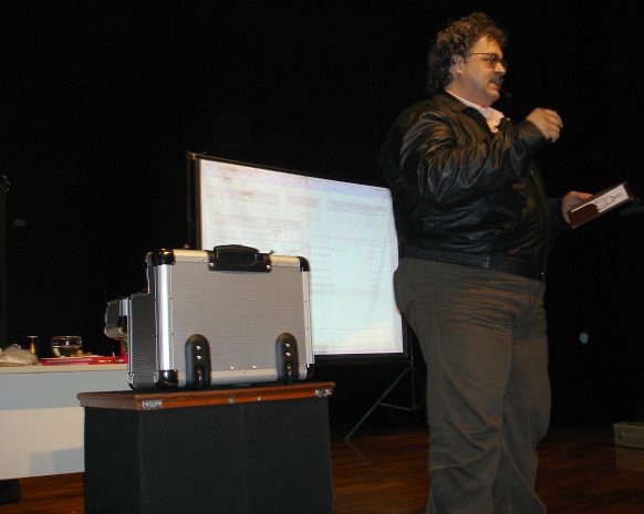 Átila iniciando a primeira conferência do dia