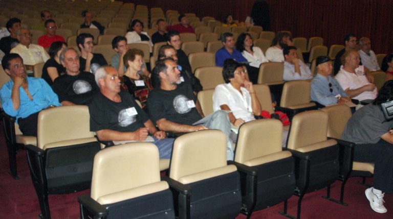 Parte dos mágicos durante a primeira conferência