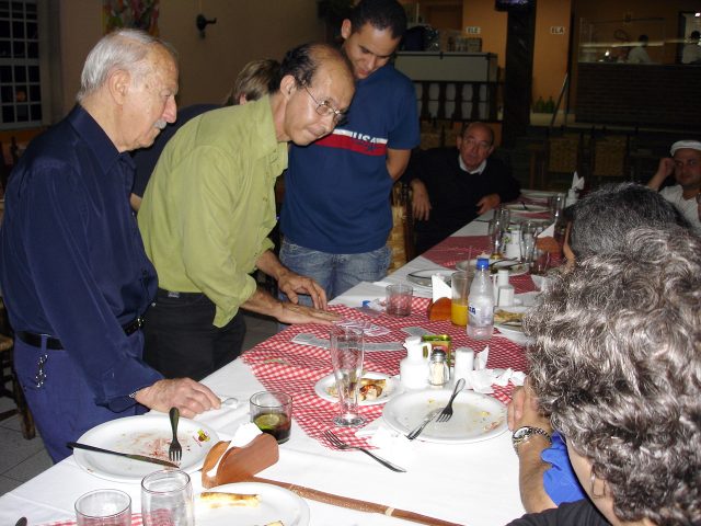 Restaurante quase fechando mas ainda tempo para mais uma m�gica, agora com Kellys