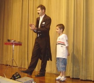 M�gico Fabian Rodrigues e seu pequeno assistente