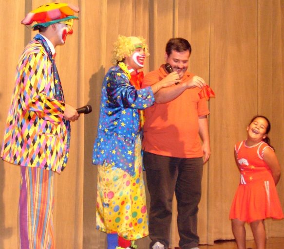 Riso garantido nas participa��es do p�blico com os palha�os