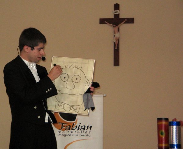 M�gico Fabian Rodrigues iniciando a apresenta��o