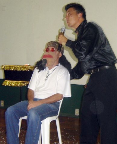 Encerrando o espetáculo, Torrine e seu número de Ventriloquia