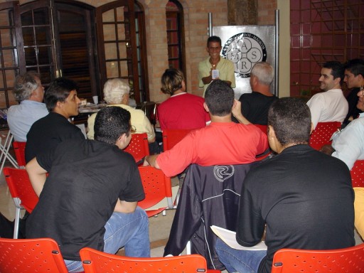 Adan iniciando sua confer�ncia com close-up magic