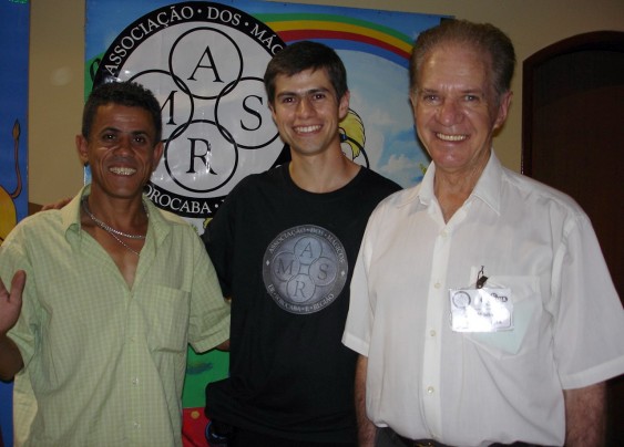 Fabian Rodrigues (A.M.S.R.) entre os conferencistas Adan e Joe M�rbel