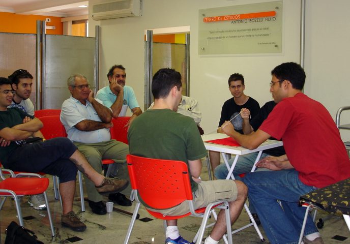 Mostrando tamb�m n�meros de close-up magic, Juan e a Alian�a no barbante