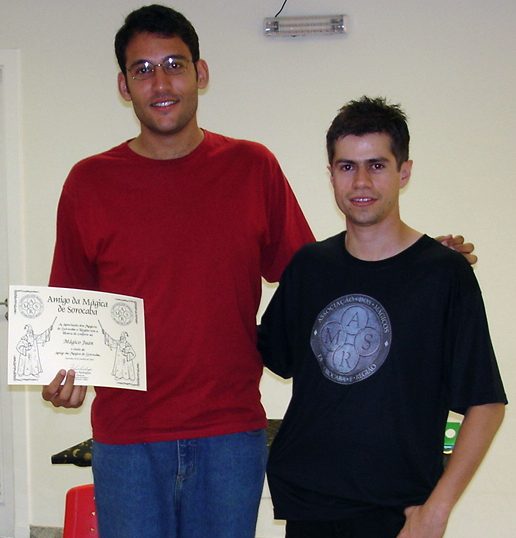 M�gico Juan recebendo o t�tulo de "Amigo da M�gica de Sorocaba"
