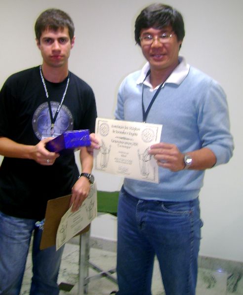 Silkom recebendo seu certificado pelo 2o. lugar