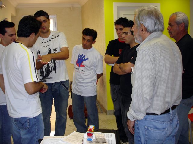 Parte dos m�gicos presentes no momento em que Weuler (Eugini) demostra um n�mero