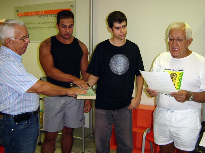 Toni, Amarildo, Fabian Rodrigues e Fl�rius durante o "Juramento"