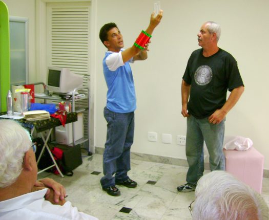 Torrine e Celso Con�alves apresentando o "Tubo do Leite"