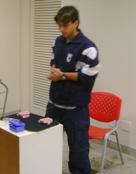 Martus apresentando seu n�mero de Cartomagia