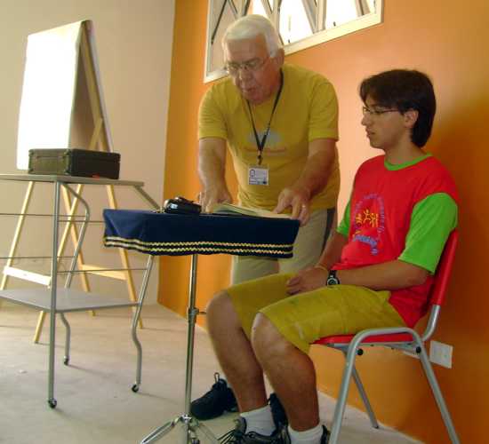 Toni (esquerda) na competi��o de Mentalismo (competindo) e Martus (direita)