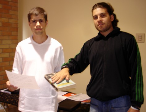 Fabian Rodrigues fazendo o juramento com o novo Rodrigo