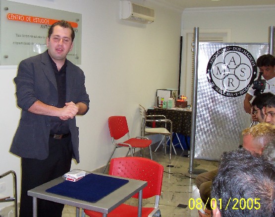 Andrely iniciando a confer�ncia "M�gica sem Truques"